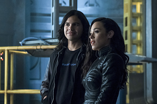 The Flash -- "Elongated Journey Into Night" -- Image Number: FLA404b_0010b.jpg -- Pictured (L-R): Carlos Valdes as Cisco Ramon and Jessica Camacho as Gypsy -- Photo: Katie Yu/The CW -- © 2017 The CW Network, LLC. All rights reserved.